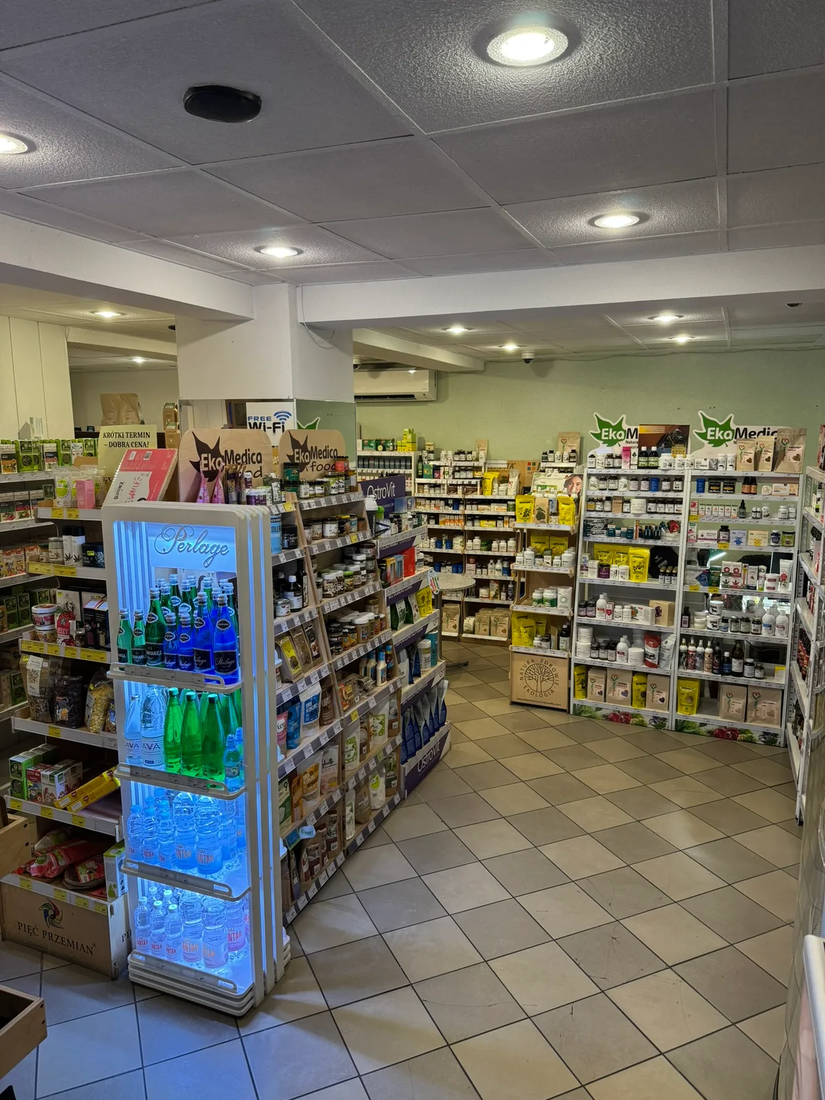 Wnętrze sklepu Zielone Delikatesy w Nowej Soli