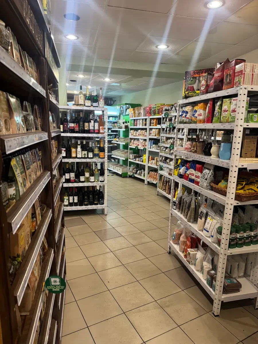 Zielone Delikatesy - zdrowa żywność BIO na półkach